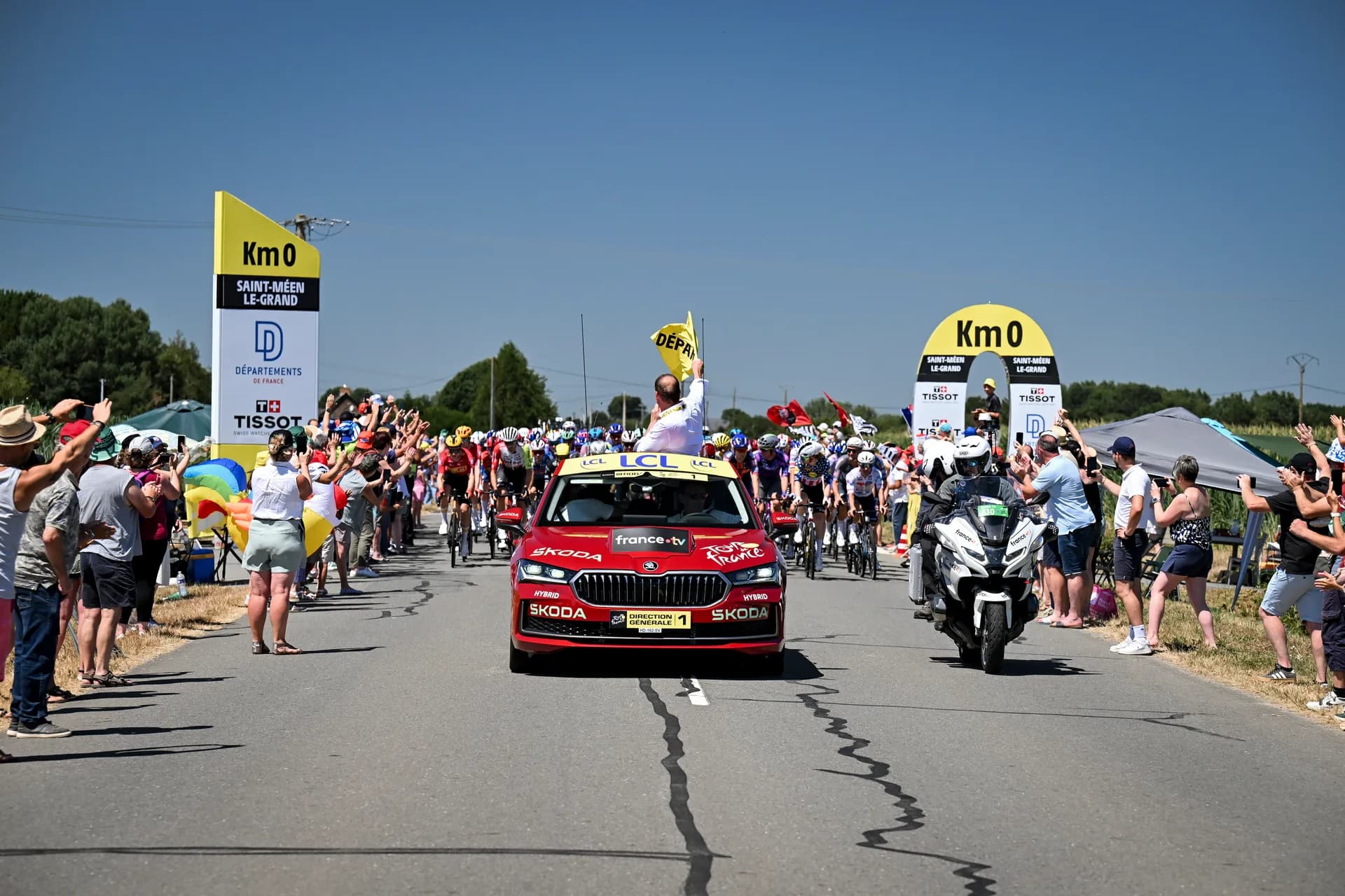 La Voiture Rouge, un symbole du Tour de France