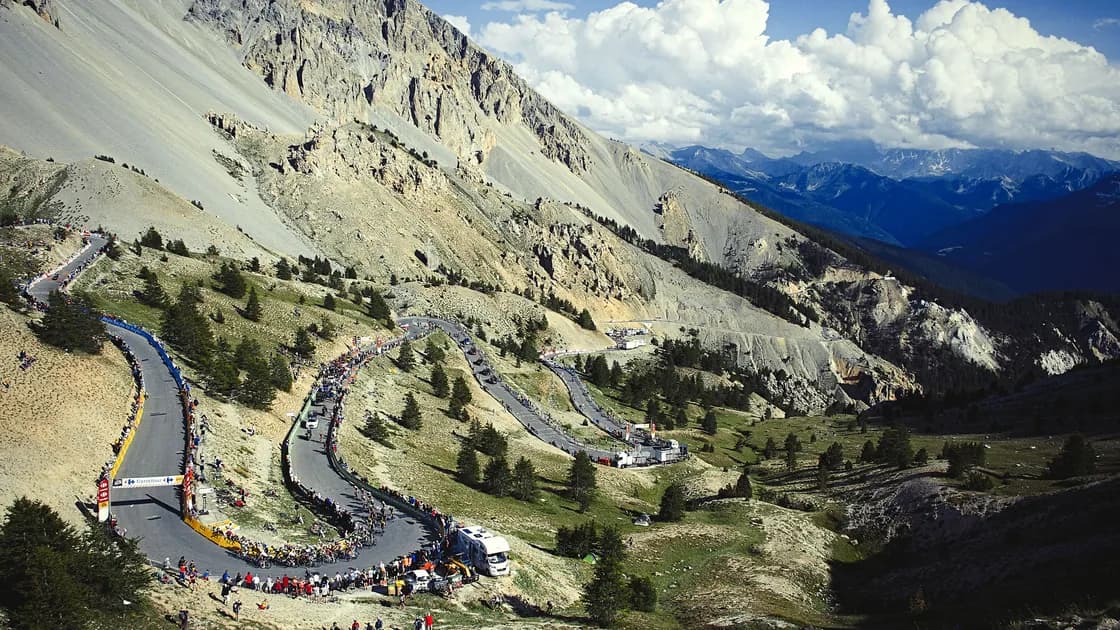 Les 10 cols français mythiques que vous devrez avoir gravi avant la fin de votre carrière cycliste